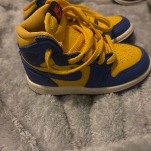 Jordan 1 blue & yellow size 7c